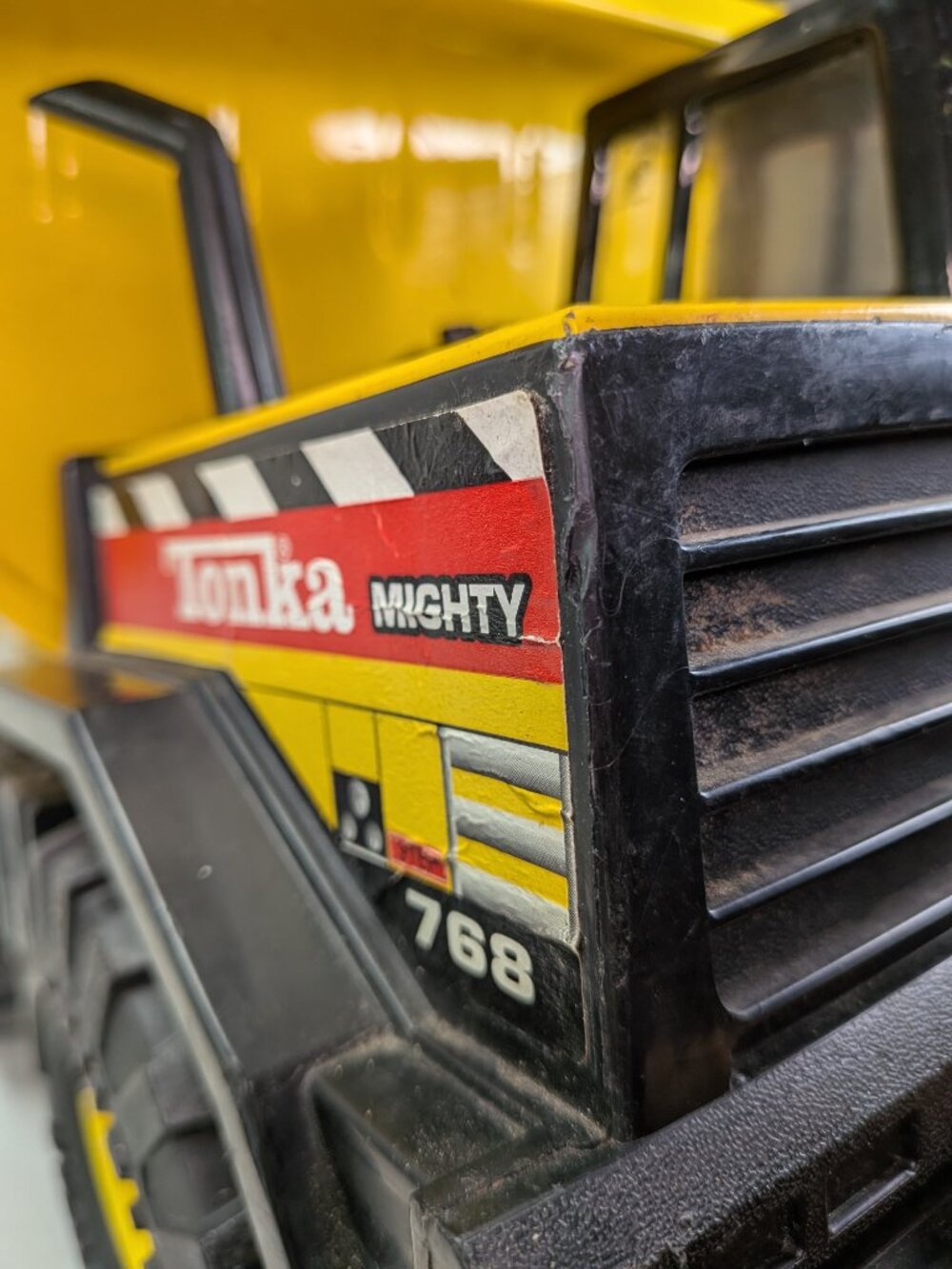 Vintage Tonka Mighty Dump Truck #768 Yellow Pressed Steel Plastic Chassis 90s - Picture 16 of 17